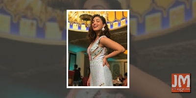 Yami gives tutorial on how to get clicked for picture