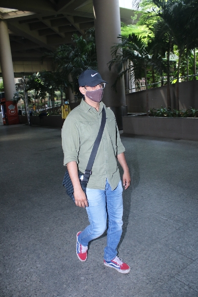 Mumbai: Sharman Joshi spotted at airport arrival on Tuesday 09th March, 2021. (Photo: IANS)