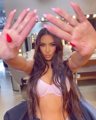 Reality TV star Kim Kardashian sets temperature soaring with a new picture she has shared on Instagram.