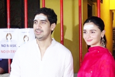 Alia visits Shiv temple, asks for 