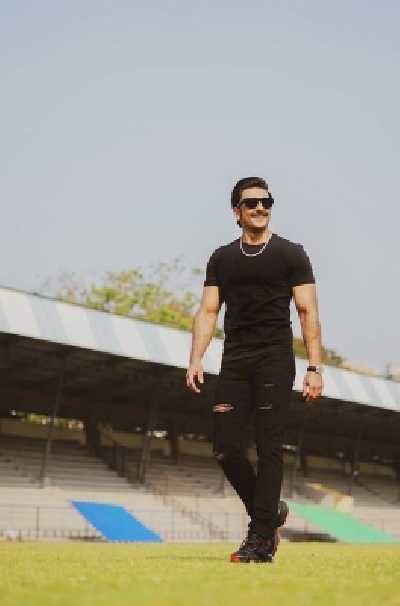 Ranveer Singh spreads black magic with new photo-ops.(photo:Instagram)