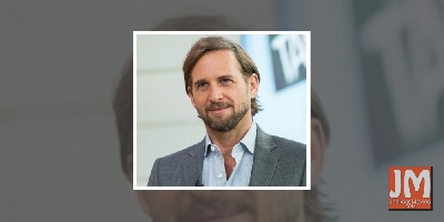 Josh Lucas and son went in search of E.T.