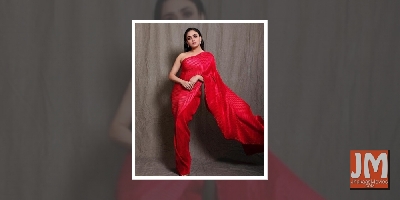 Amruta Khanvilkar's fun 'chaat party' during London shoot