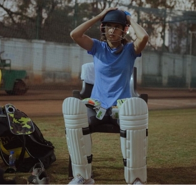 Taapsee Pannu announces summer, shares 