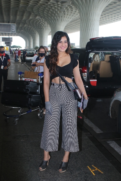 Divinaa Thackur Spotted At Airport Departure.(Photo: Sanjay Tiwari/IANS)