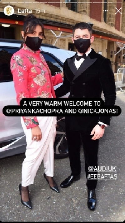 Priyanka, Nick go ÃƒÂƒÃ‚Â¢ÃƒÂ‚Ã‚Â€ÃƒÂ‚Ã‚Â˜black,redÃƒÂƒÃ‚Â¢ÃƒÂ‚Ã‚Â€ÃƒÂ‚Ã‚Â™ on BAFTA red carpet.