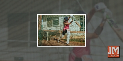 Taapsee Pannu starts week with cricket practice