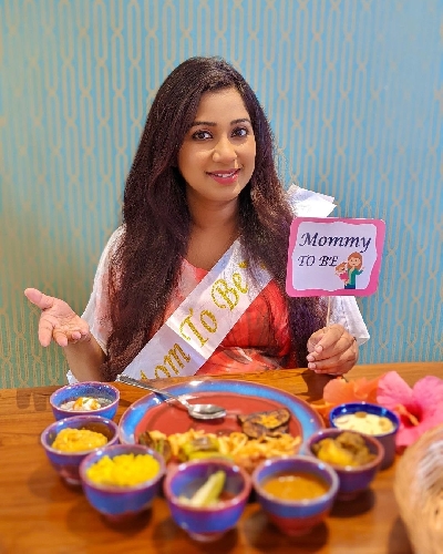 Shreya Ghoshal shares surprise baby shower pictures.(photo:instagram)