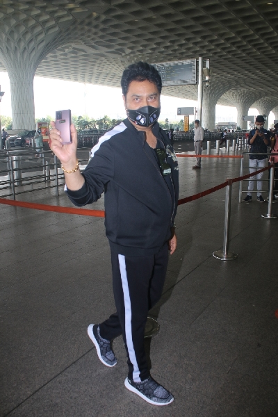 Kumar Sanu spotted at airport departure on 14 April,2021.(Photo: Sanjay Tiwari/IANS)