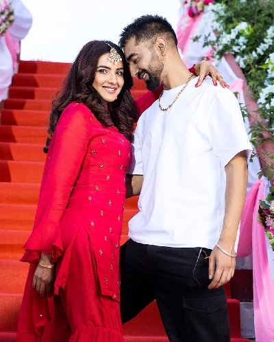 Bigg Boss' star Jasmin Bhasin on shooting 'Pani di gal' video.