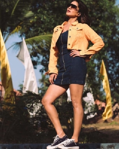 Sun-kissed Sunny spreads warmth on the web.(Photo:Instagram)