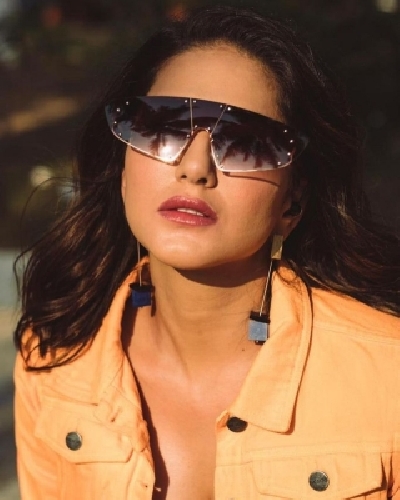 Sun-kissed Sunny spreads warmth on the web.(Photo:Instagram)