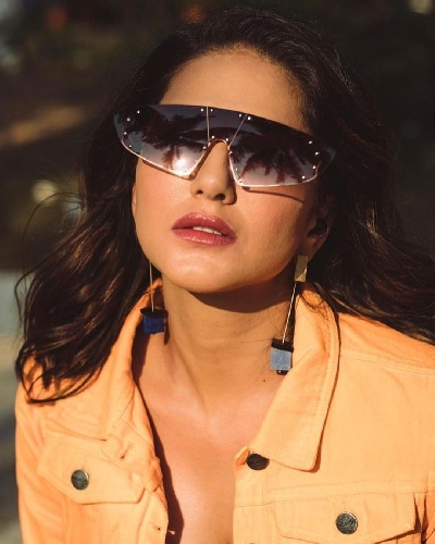 Sun-kissed Sunny spreads warmth on the web.(Photo:Instagram)