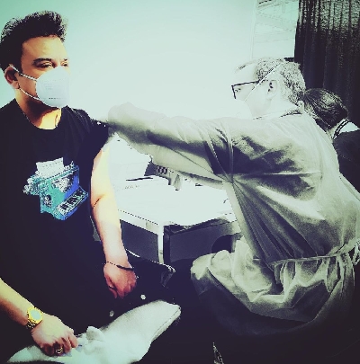 Adnan Sami gets the jab, encourages netizens.(Photo:Instagram)