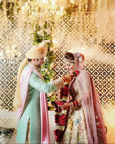 Sugandha Mishra and Sanket Bhosale share wedding picture(Photo:Instagram )