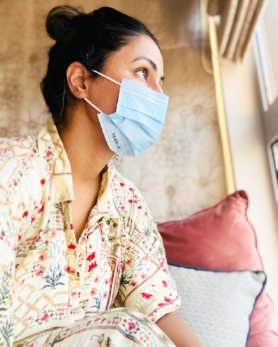 Why Covid positive Hina Khan is a 'helpless daughter'.(photo:Instagram)