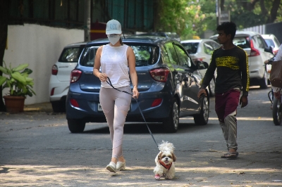 Mumbai: Sophie Choudry Spotted at Bandra On Monday, 03 may, 2021. (Photo: Sanjay Tiwari)