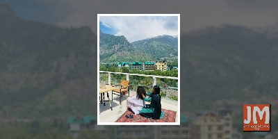 Kangana gets a hair oil massage by her mother at home