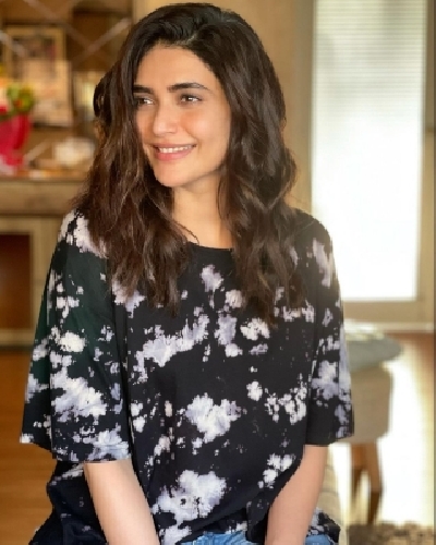 Karishma Tanna shares her lockdown pose (Photo:Instagram)