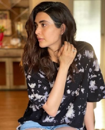 Karishma Tanna shares her lockdown pose (Photo:Instagram)