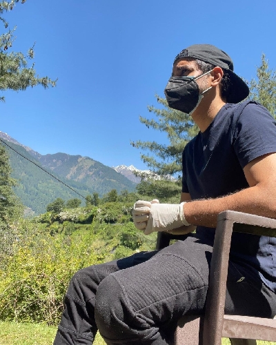 Tahir Raj Bhasin posts pic getting first jab for Covid-19