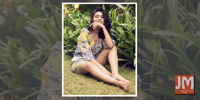 Mrunal Thakur: Dad sits with me during script narrations