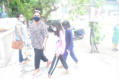 Mumbai: Farah Khan and kids spotted at foodhall in Bandra On Sunday, 30 May, 2021.(Photo: Sanjay Tiwari)