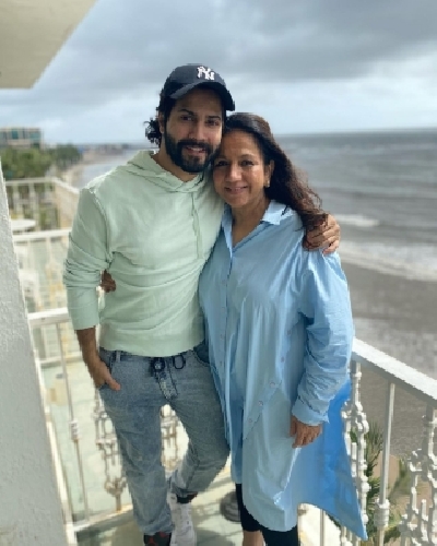 Varun Dhawan wishes mom Karuna on her birthday, calls her his strength.(photo:Instagram)