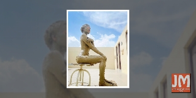 Urvashi Rautela takes mud bath, shares photo