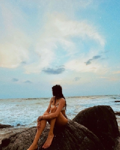 Janhvi Kapoor makes a splash with bikini pictures.(photo:instagram)