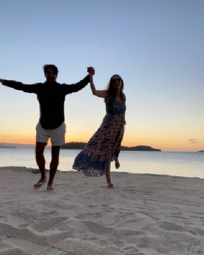 Evelyn Sharma posts pics from honeymoon