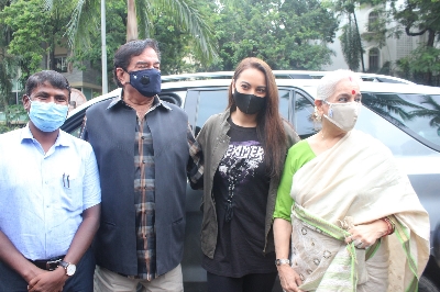 Mumbai: Sonakshi Sinha Along With Her Parents Plant A Tree With Mega Foundation On Tuesday, 15 June,2021.(Photo: Sanjay Tiwari)