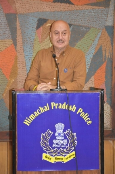 Kher shares experiences in Shimla in with police officials, staff