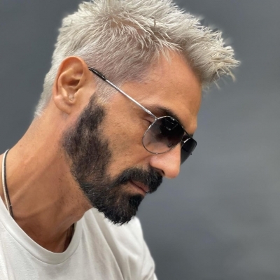 Arjun Rampal flaunts platinum blonde hair.(photo:Instagram)