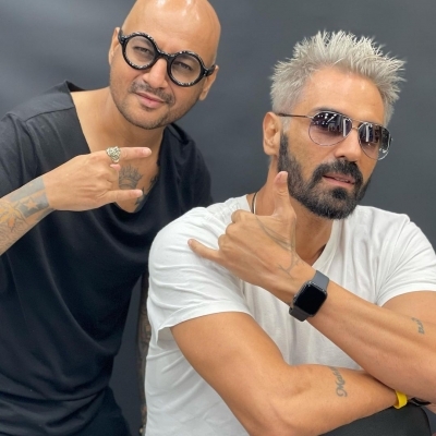 Arjun Rampal flaunts platinum blonde hair.(photo:Instagram)
