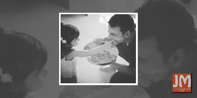 Twinkle shares Akshay Kumar's photo with daughter, says 'he is her wall'