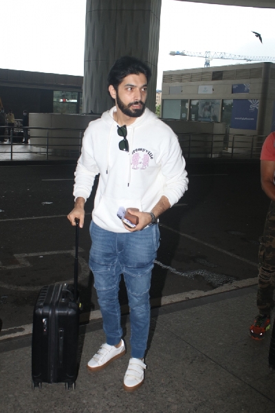 Mumbai: Sharad Malhotra Spotted at Airport Departure on Friday June 25, 2021.(Photo: Sanjay Tiwari/IANS)