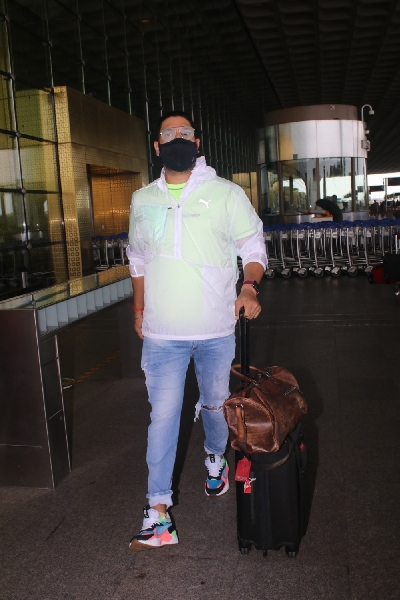 Mumbai: Yuvraj Singh Spotted at Airport Departure on Friday June 25, 2021.(Photo: Sanjay Tiwari/IANS)