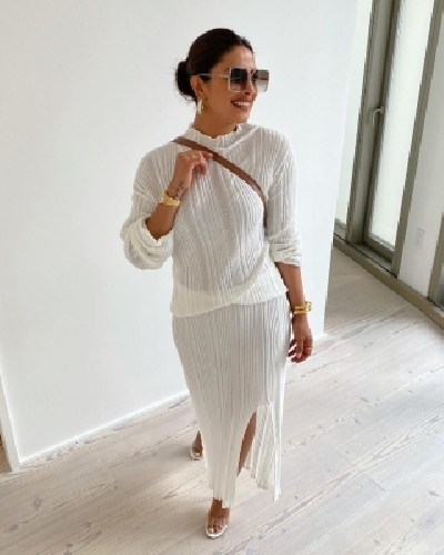Priyanka Chopra goes all-white to celebrate Pride Month.(photo:Instagram)