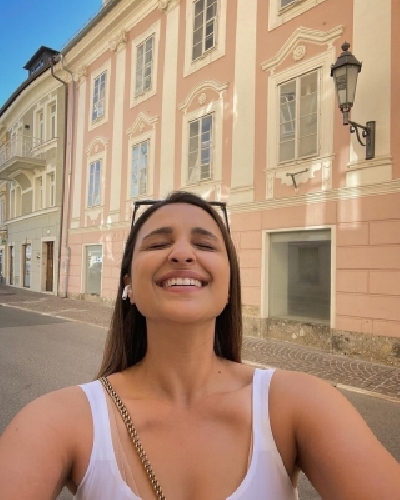 Parineeti Chopra masters selfie trick during Austrian vacay