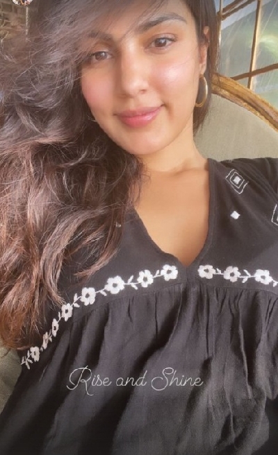 Rhea Chakraborty in new post: 'Rise and shine'.(photo:Instagram)