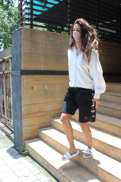 Mumbai: Disha Patani Spotted Outside Good Earth Juhu on Thursday July 01, 2021.(Photo: Sanjay Tiwari/IANS)