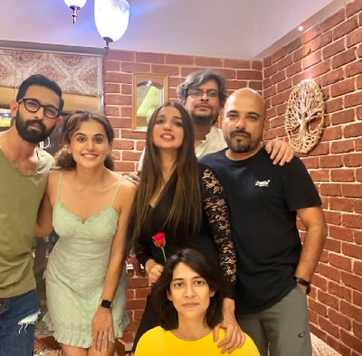 Kanika Dhillon's goofy party pictures with Taapsee Pannu and Vikrant Massey