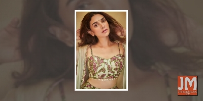 Aditi Rao Hydari's Malayalam debut film 'Sufiyum Sujatayum' turns one