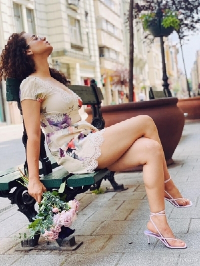Kangana Ranaut treats her fans with breezy floral pictures from Budapest