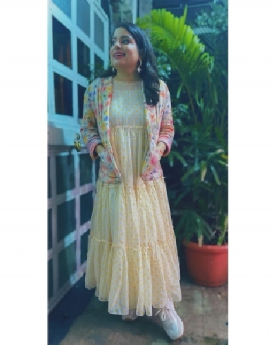 Mallika Dua back on set after being in hospital