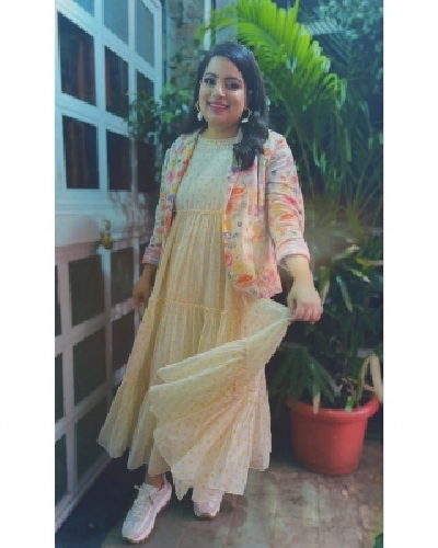 Mallika Dua back on set after being in hospital