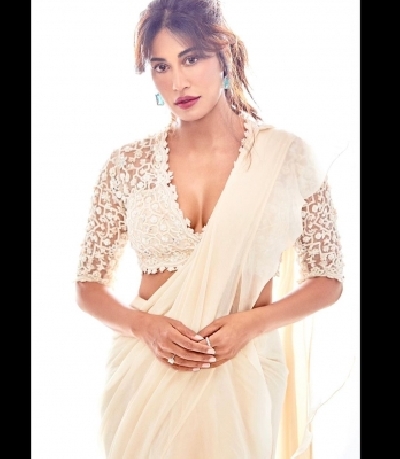 Chitrangda looks stunning in an off-white sari.(photo:Instagram)