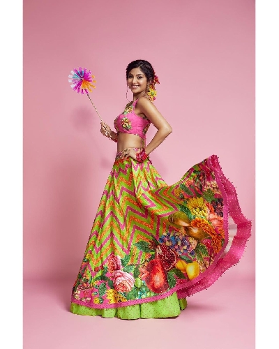Shilpa Shetty's look of the day is a colour riot(Photo:instagram)