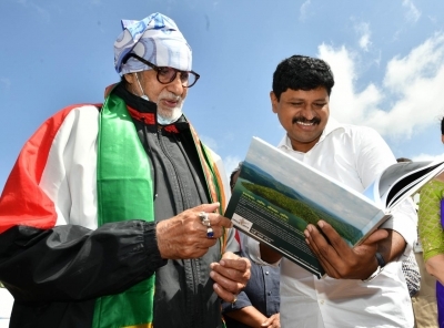 Amitabh Bacchan takes part in Green India Challenge.